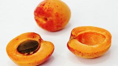 Un sexagénaire s'empoisonne au cyanure avec des noyaux d'abricots